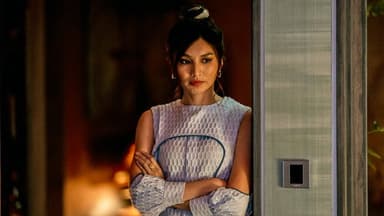 2066: Lola still
